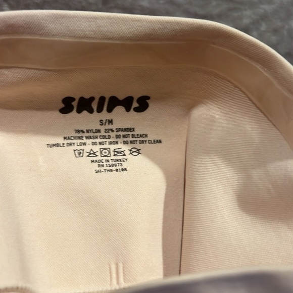 Skims Mid-Core Control Shapeware Thong - Picture 4 of 11